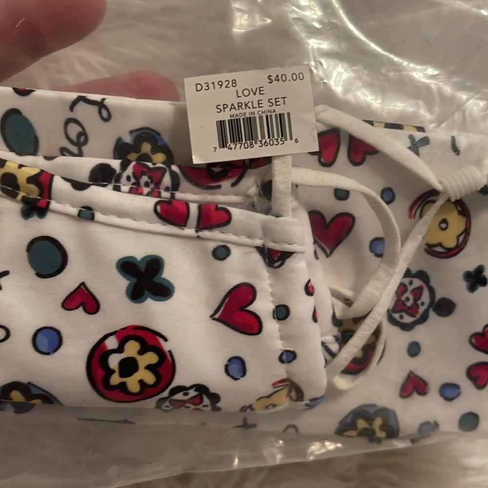 Brighton fashionista love mask and gloves new